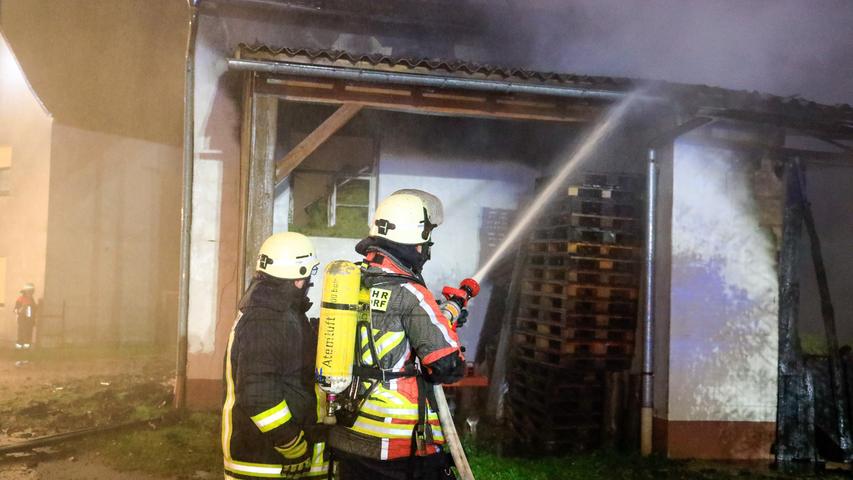 Lagerhalle auf Hopfenbetrieb in Herpersdorf stand in Flammen