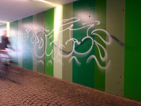 Die neu gestaltete Unterführung am Kontumazgarten wird immer wieder Opfer von Sachbeschädigungen. Die neu gestaltete Unterführung am Kontumazgarten wird immer wieder Opfer von Sachbeschädigungen.