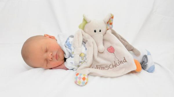 Der kleine Alexander Josef erblickte am 9. Oktober im Klinikum Süd das Licht der Welt. Bei 48 Zentimetern wog er 3370 Gramm.