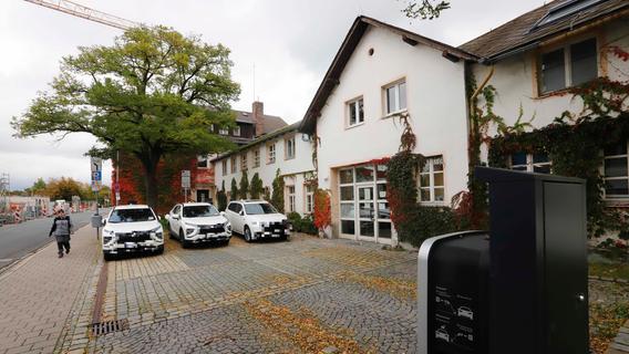 Sehr groß, aber auch sehr in die Jahre gekommen: Das Stadtbauamt in der Birkenfelderstraße. Wäre auf diesem Areal künftig ein Parkhaus denkbar?