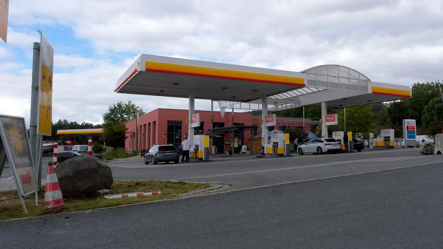 Der ADAC hat verglichen: Was kostet wie viel in einer Raststätte und in einem nahegelegenen Autohof? In der Neumarkter Region waren es Jura-Ost und der Autohof bei Berg (Foto).
Der ADAC hat verglichen: Was kostet wie viel in einer Raststätte und in einem nahegelegenen Autohof? In der Neumarkter Region waren es Jura-Ost und der Autohof bei Berg (Foto).