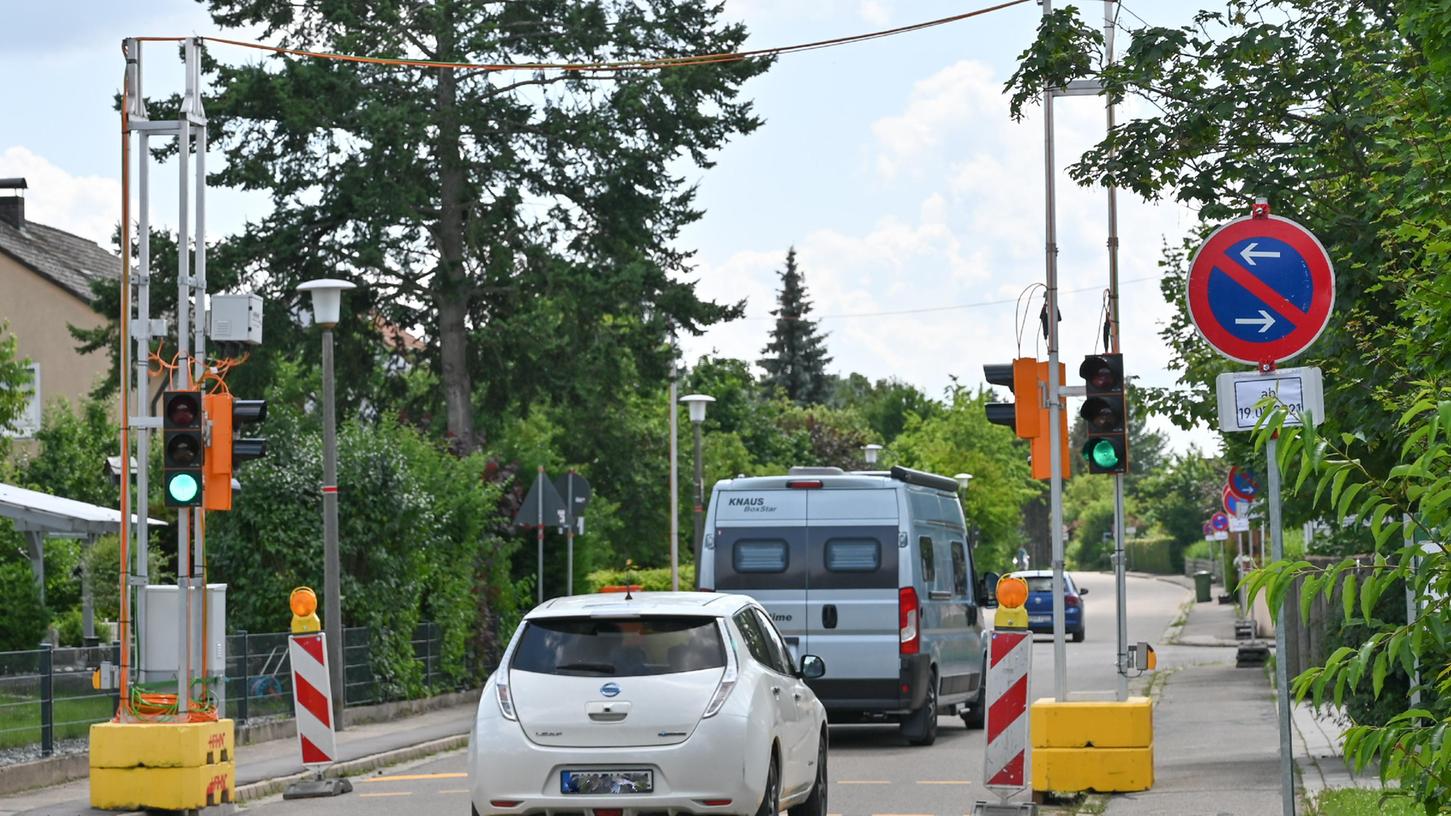 Wegen der Bauarbeiten am Kränzleinsberg ist die Staatsstraße Hilpoltstein - Hofstetten gesperrt, wahrscheinlich bis Ende November. Mit der Konsequenz, dass eine Umleitung durch Hofstetten führt. Dort gab es vor Kurzem eine Verkehrszählung.  