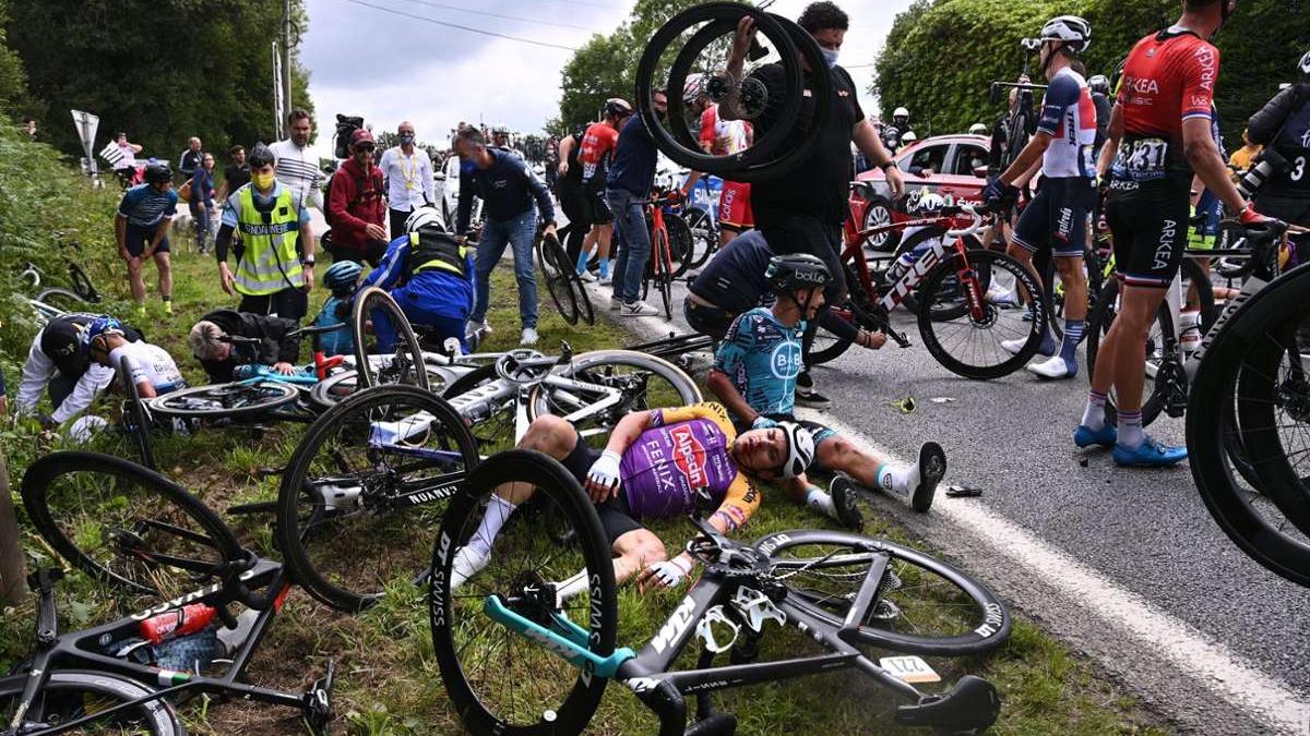 Ein Pappschild und seine Konsequenzen: Der entsprechend verursachte Massensturz bei der Tour de France wird nun verhandelt. Ein Pappschild und seine Konsequenzen: Der entsprechend verursachte Massensturz bei der Tour de France wird nun verhandelt.