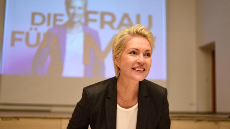 SPD-Landesvorsitzende Manuela Schwesig kommt zu einer Sitzung des SPD-Landesvorstandes, Landesparteirat und Landtagsfraktion.