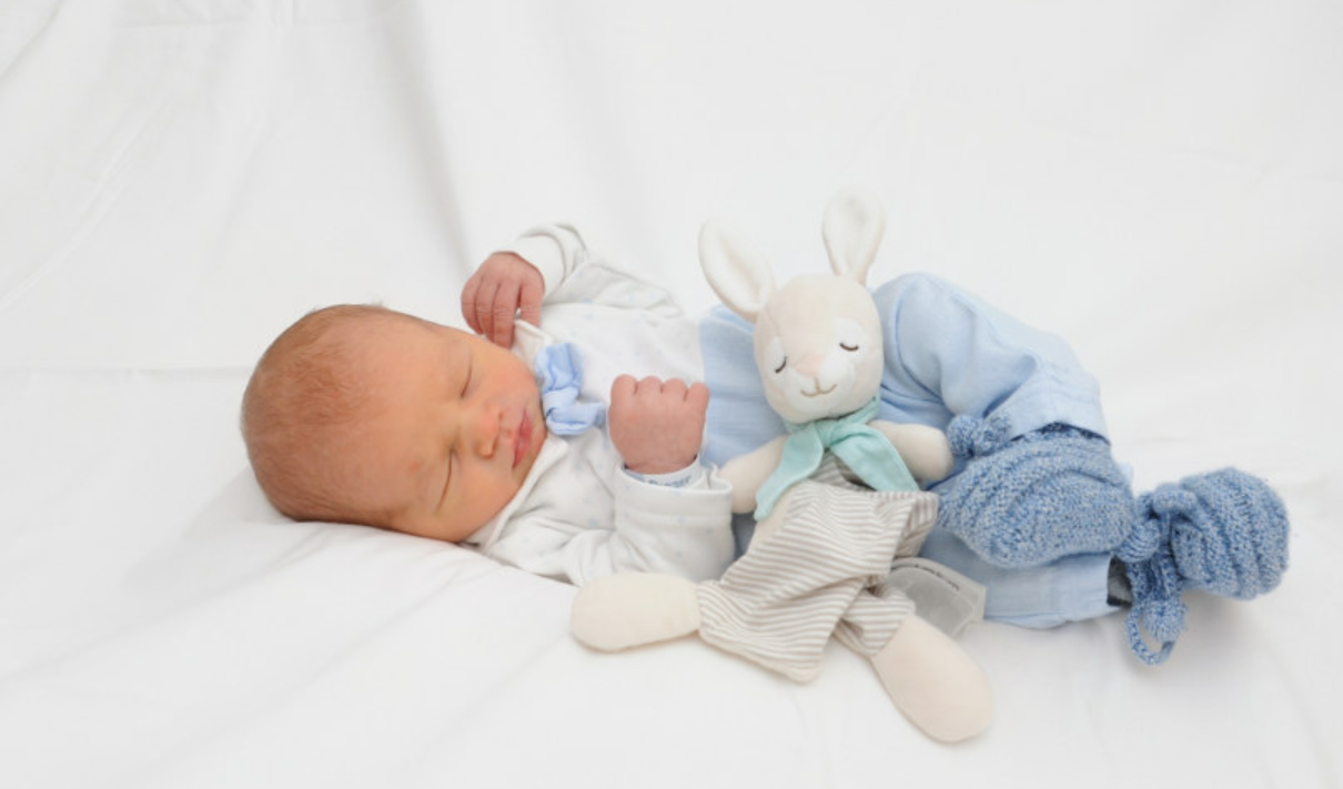 Gabriel wurde am 10. Oktober mit einem Gewicht von 3710 Gramm und einer Größe von 50 Zentimetern im Klinikum Nürnberg Süd geboren. Herzlich willkommen!