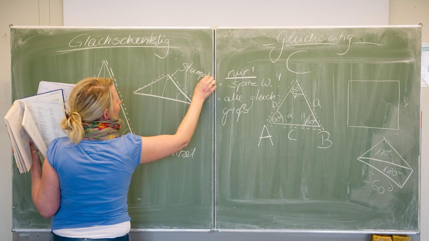 Die Jusos sind der Meinung, dass das Du die Atmosphäre in der Schule verbessert.