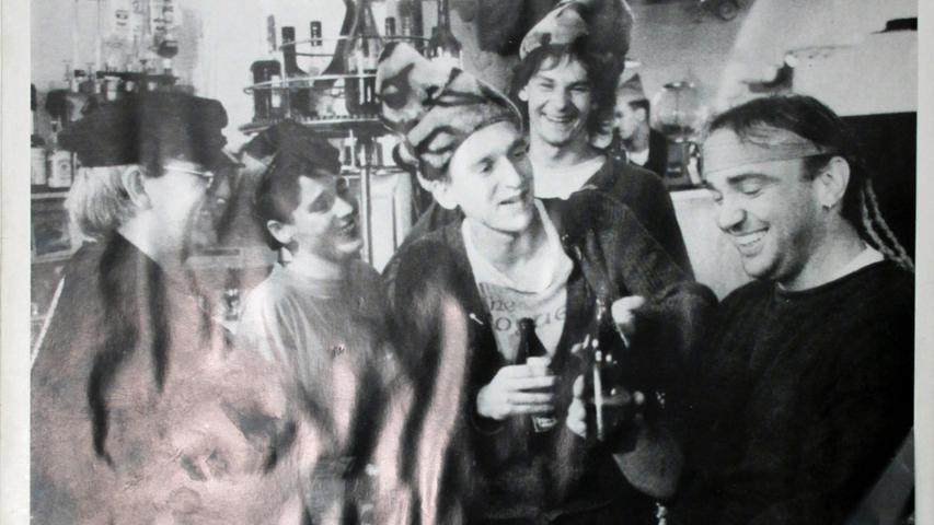 Ein handgemachtes Cover ziert in einer Auflage von 50 Stück die erste Veröffentlichung der „schwarzen Reiter“ aus Nürnberg. Bei Arold steht Nummer 38 im Schrank. Ein handgemachtes Cover ziert in einer Auflage von 50 Stück die erste Veröffentlichung der „schwarzen Reiter“ aus Nürnberg. Bei Arold steht Nummer 38 im Schrank.