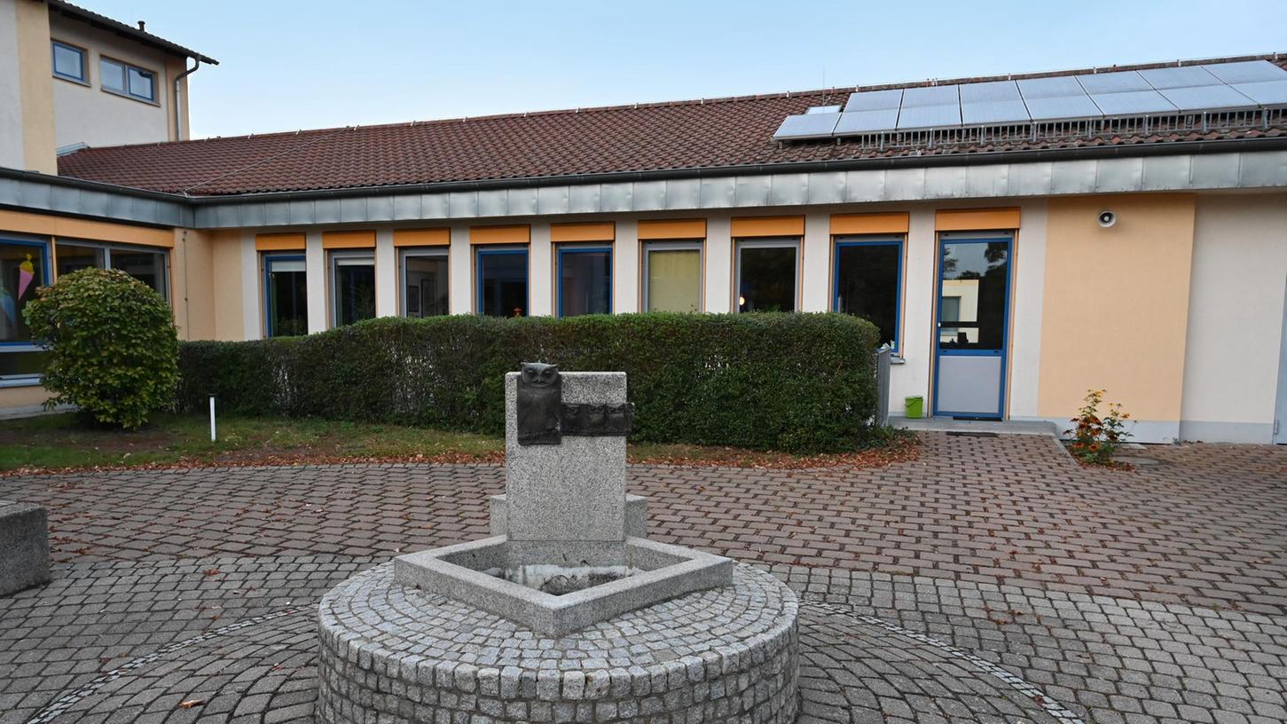 Das Untergeschoss des Verwaltungstraktes der Bubenreuther Grundschule ist nass. Es soll für rund 77.000 Euro saniert werden.