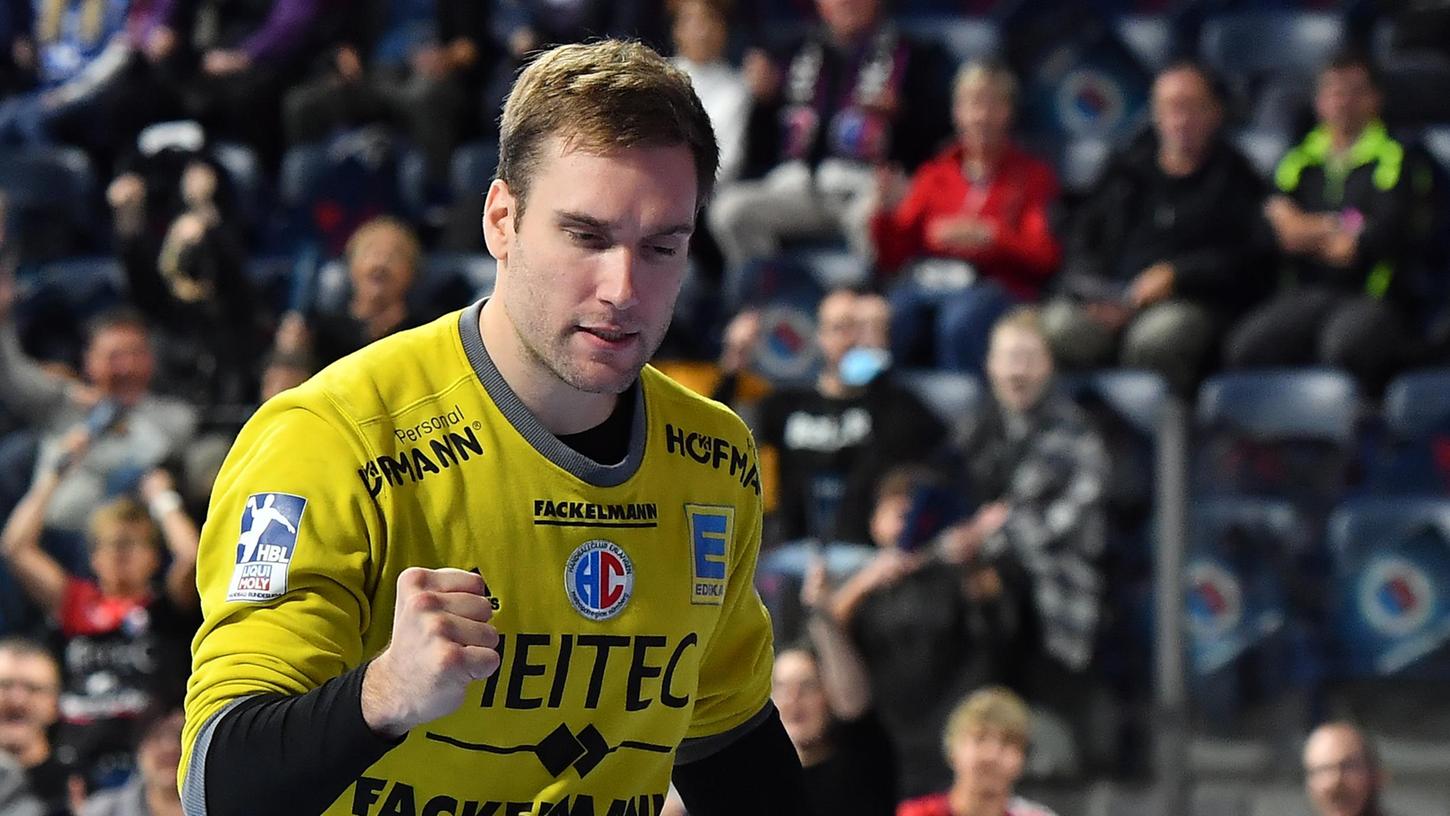 Matchwinner nach einem verhaltenen Start: In Lübbecke konnte Klemen Ferlin lange Zeit nicht glänzen, am Ende war es aber auch und vor allem Erlangens Torhüter, der den Sieg festhielt.
Matchwinner nach einem verhaltenen Start: In Lübbecke konnte Klemen Ferlin lange Zeit nicht glänzen, am Ende war es aber auch und vor allem Erlangens Torhüter, der den Sieg festhielt.