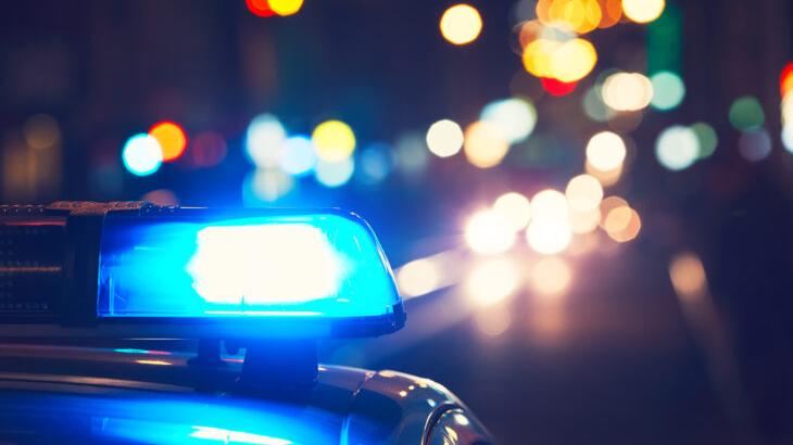 Im Landkreis Aschaffenburg fahndete die Polizei nach einem flüchtigen Täter, der zuvor bewaffnet eine Bankfiliale überfallen hat. (Symbolfoto)