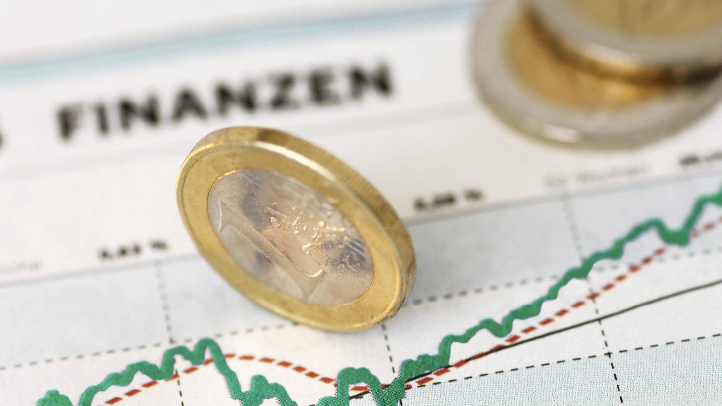 Forchheim verbucht Rekordeinnahmen bei den Gewerbesteuern. Doch das Luxusproblem kann unter anderem wegen Personalmangels in der Verwaltung nicht in Bauprojekte investiert werden.
Forchheim verbucht Rekordeinnahmen bei den Gewerbesteuern. Doch das Luxusproblem kann unter anderem wegen Personalmangels in der Verwaltung nicht in Bauprojekte investiert werden.