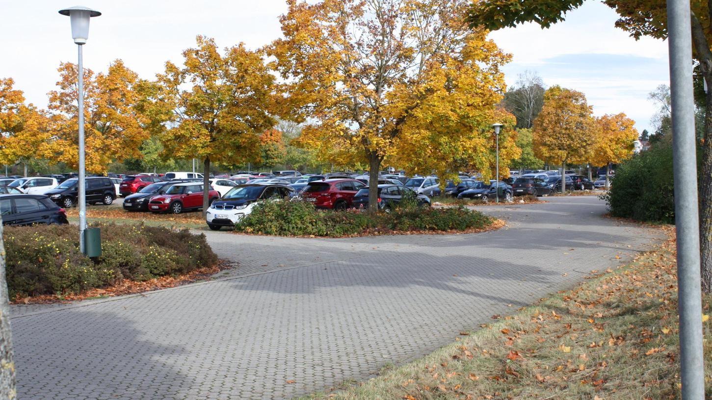 Gelder, die die Stadt Gunzenhausen über die Ablöse für Stellplätze einnimmt, fließen in die Schaffung und den Unterhalt von Parkplätzen, wie etwa hier an der Oettinger Straße.