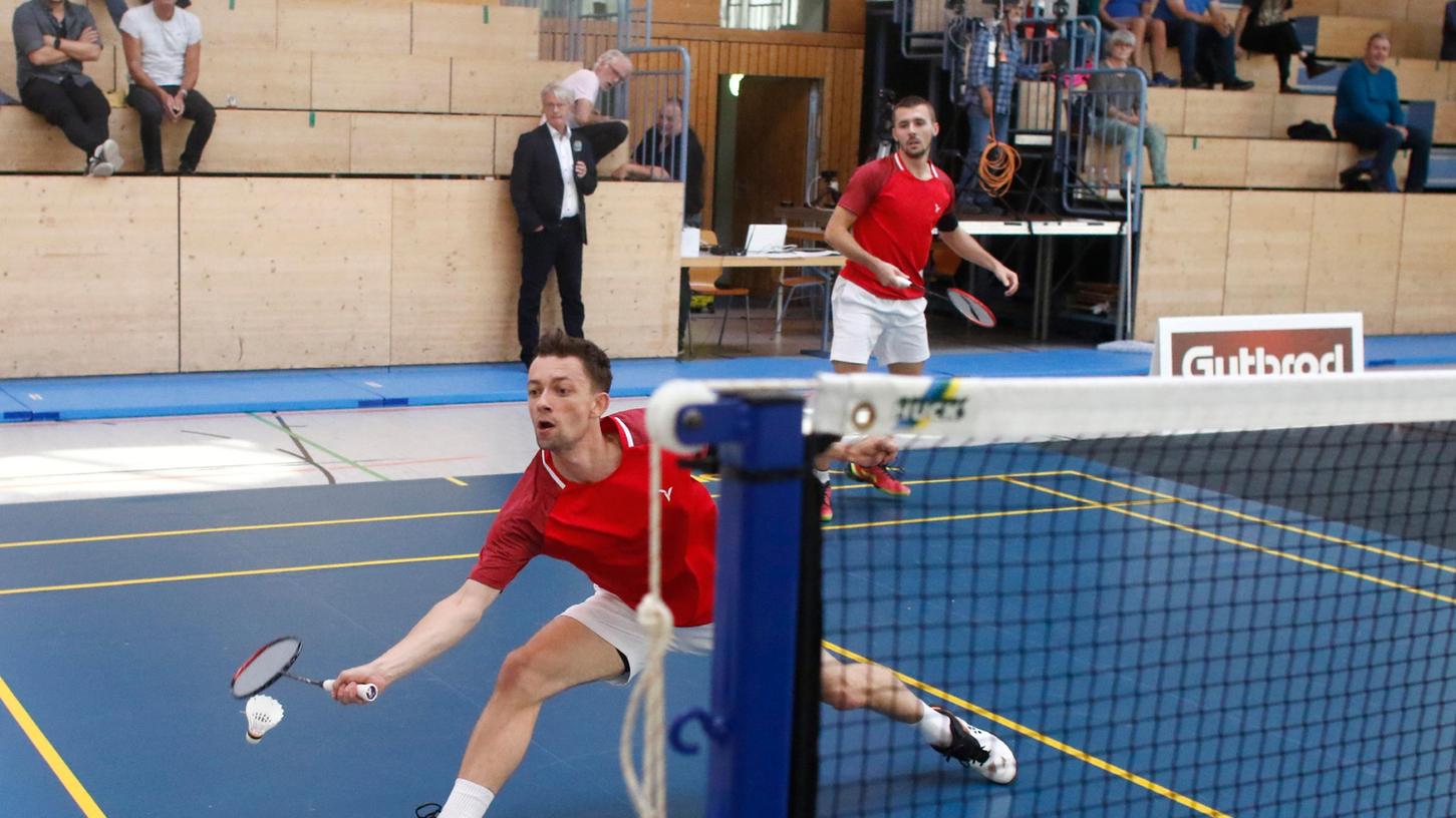 „Seit ich laufen kann, bin ich beim Badminton“: Andreas Pistorius (vorne/mit Filip Spoljarec) möchte mit dem TSV Freystadt den Aufstieg in die 2. Bundesliga schaffen.
„Seit ich laufen kann, bin ich beim Badminton“: Andreas Pistorius (vorne/mit Filip Spoljarec) möchte mit dem TSV Freystadt den Aufstieg in die 2. Bundesliga schaffen.