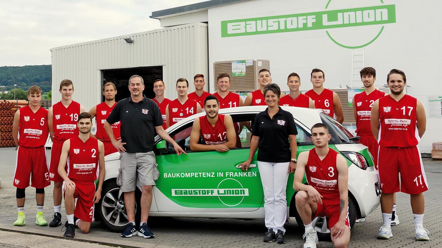 Das offizielle Mannschaftsfoto der VfL-Baskets Treuchtlingen für die neue Saison 2021/2022. Mit dieser Truppe gehen die Korbjäger aus dem Altmühltal in ihre bereits elfte Spielzeit in der 1. Regionalliga Südost.  