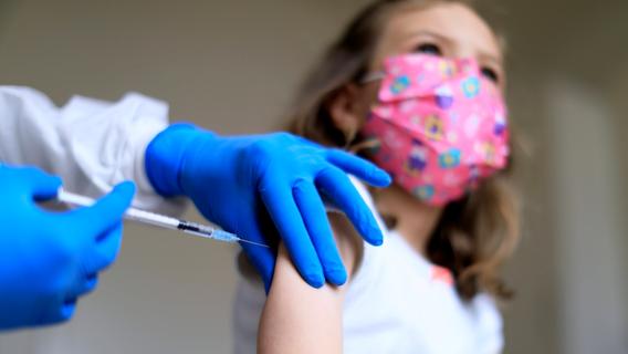 Bayern will schon bald junge Kinder impfen: Diesen Termin müssen Eltern kennen