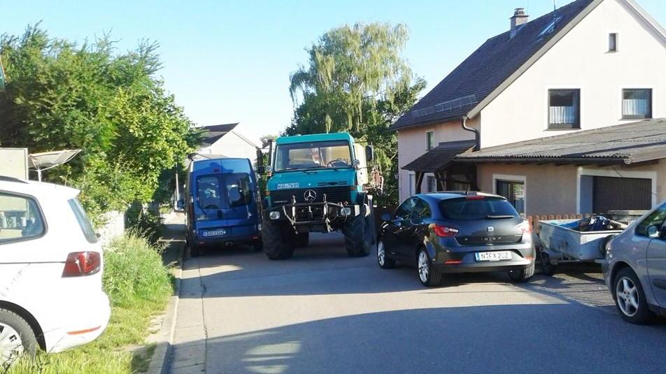 Die Verkehrssituation in der Rosengasse war problematisch. Ein Maßnahmenpaket der Stadt sorgt nun für mehr Sicherheit, nützt aber auch den Erweiterungsplänen der dort ansässigen Zimmerei. Die Verkehrssituation in der Rosengasse war problematisch. Ein Maßnahmenpaket der Stadt sorgt nun für mehr Sicherheit, nützt aber auch den Erweiterungsplänen der dort ansässigen Zimmerei.