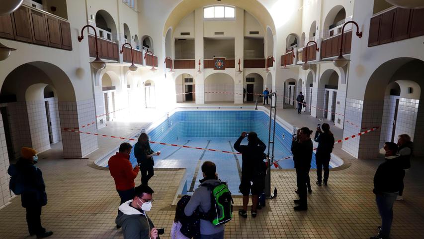 Besucher mit Karten für die Sonderführungen konnten die großen Schwimmbecken fotografieren.