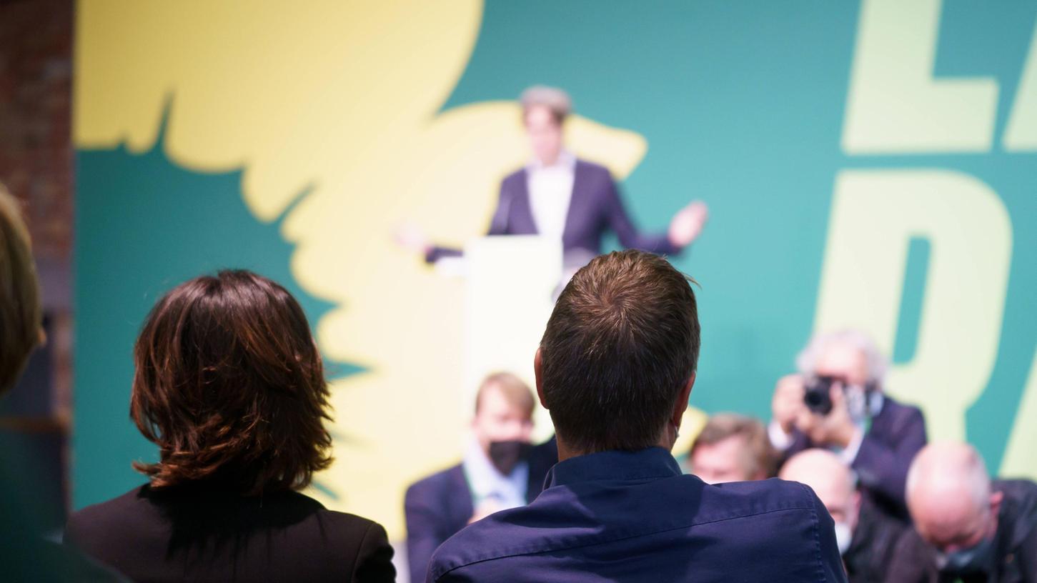 Die Grünen haben sich für Koalitionsverhandlungen mit SPD und FDP ausgesprochen.