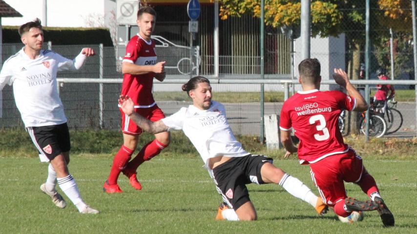 Der Tabellenführer TSV Kornburg (in Weiß) wurde seiner Favoritenrolle vollauf gerecht und setzte sich im Jura-Derby beim TSV 1860 Weißenburg hochverdient mit 5:0 Toren durch. 
