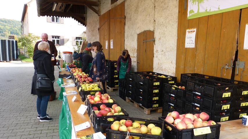 So gab es zahlreiche Apfelsorten zum Verkauf und Probieren. 