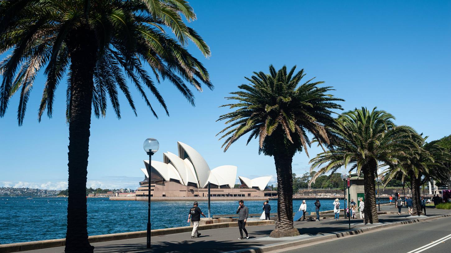 Einen Blick von der Hickson Road auf das berühmte Opernhaus von Sydney am Bennelong Point könnten schon bald wieder Urlauber erhaschen.