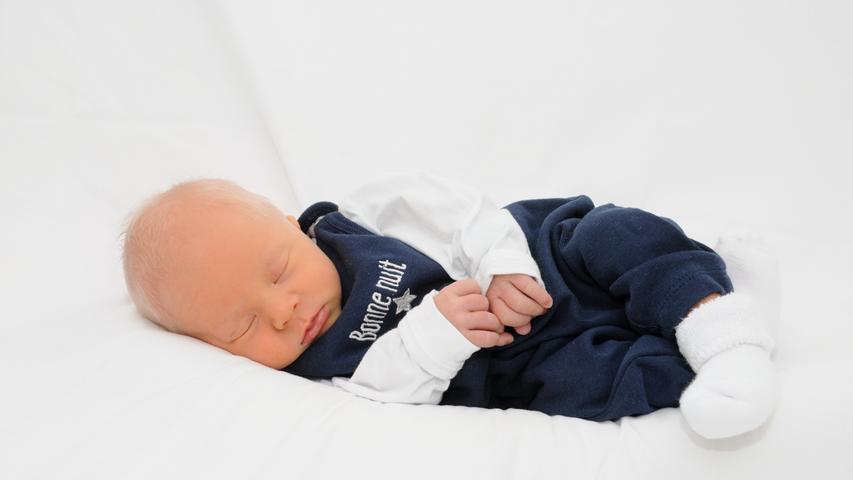 Am 11. Oktober ist der kleine Henry im Klinikum Nürnberg Süd geboren. Er wog 2720 Gramm und 49 Zentimeter lang.