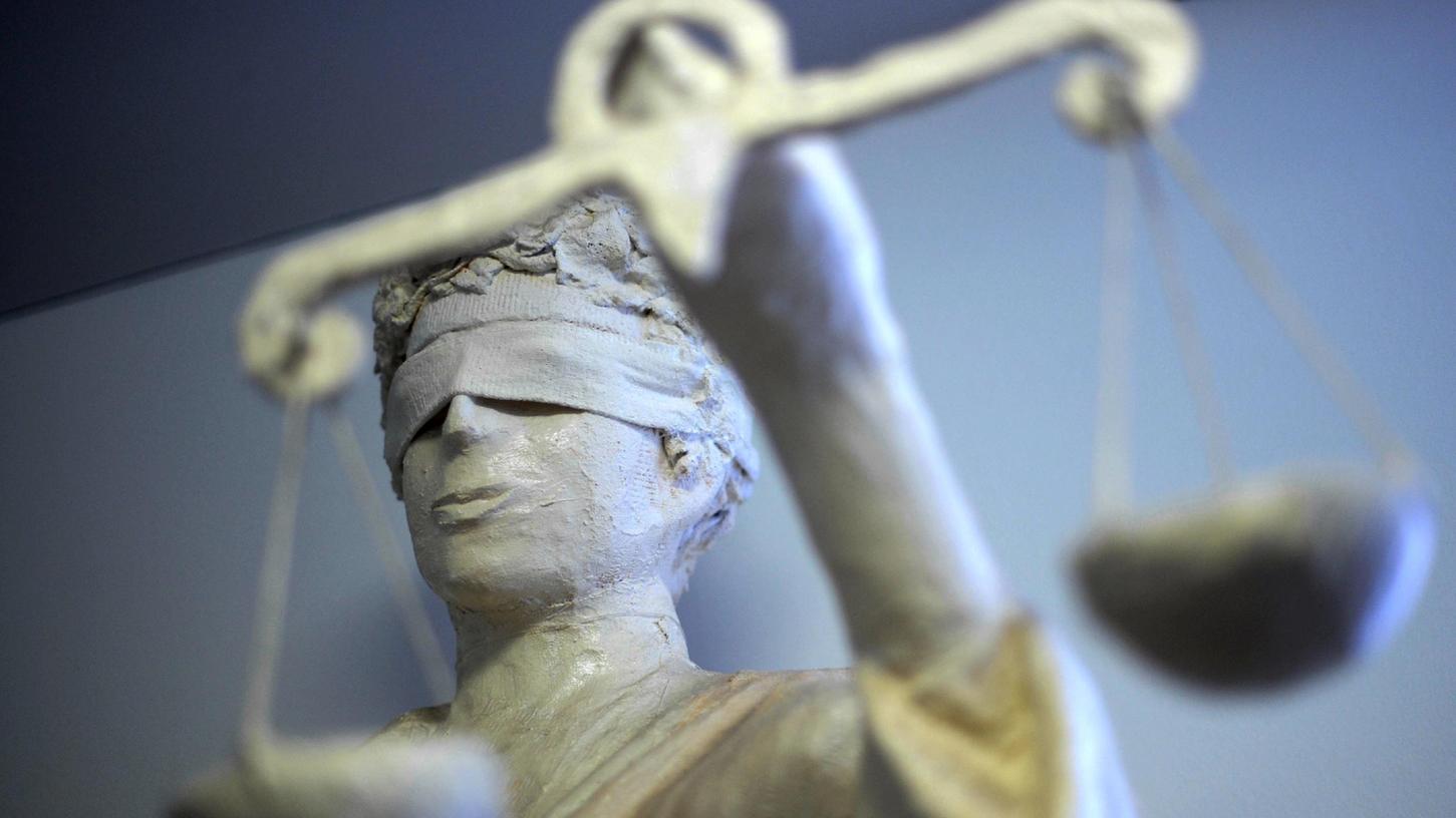 Wegen des Diebstahls von ausgemusterten Bauelementen für Steuerungssysteme mussten sich die Angeklagten verantworten. Wegen des Diebstahls von ausgemusterten Bauelementen für Steuerungssysteme mussten sich die Angeklagten verantworten.
