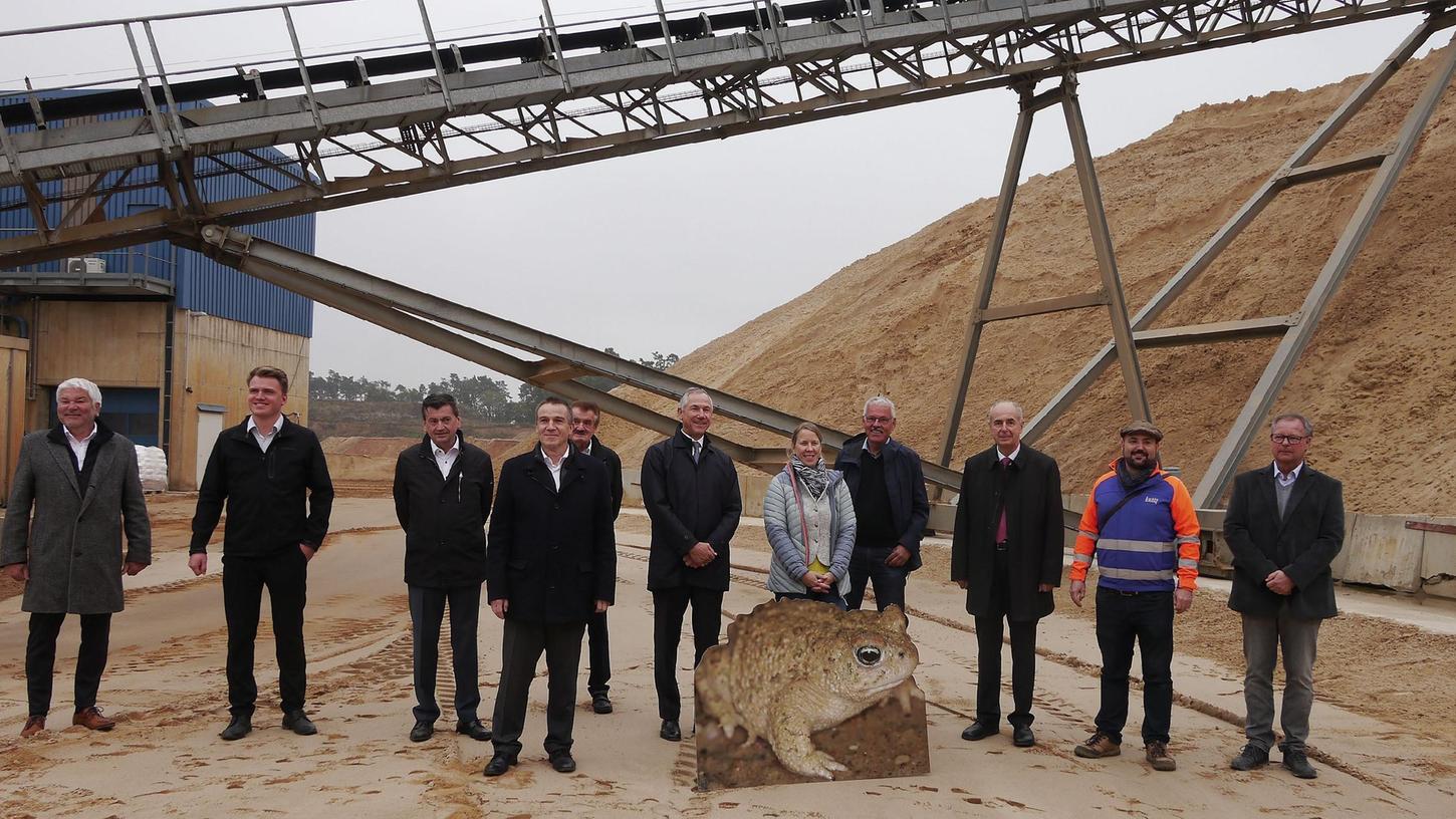 "Natur auf Zeit" heißt das Kooperationsprojekt von LBV und Rohstoffe fördernden Unternehmen, das in der Wolkersdorfer Sandgrube vorgestellt wurde.