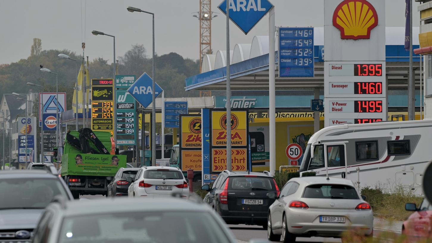 So teuer wie gerade war Diesel noch nie.
So teuer wie gerade war Diesel noch nie.