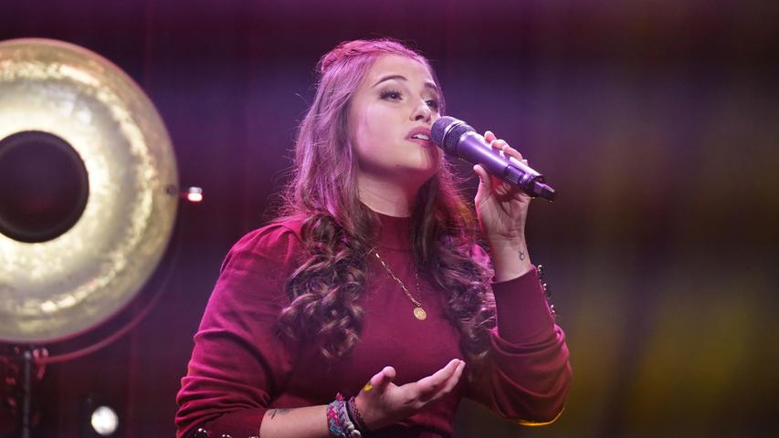 Studentin Lisa Hettinger aus Nürnberg hat es unter die zehn Finalistinnen geschafft.
Studentin Lisa Hettinger aus Nürnberg hat es unter die zehn Finalistinnen geschafft.