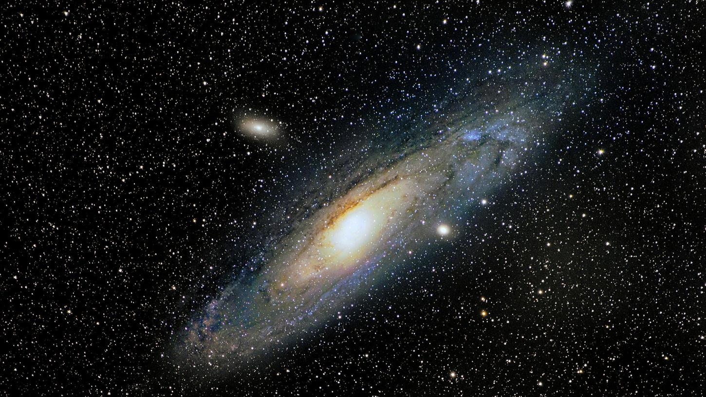 Bei seinem letzten Werk, die Andromedagalaxie „einzufangen“, klappte es erst im zweiten Anlauf, obwohl Salvatore Giurdanella bereits beim ersten Versuch eine beeindruckende Aufnahme gelang.
Bei seinem letzten Werk, die Andromedagalaxie „einzufangen“, klappte es erst im zweiten Anlauf, obwohl Salvatore Giurdanella bereits beim ersten Versuch eine beeindruckende Aufnahme gelang.