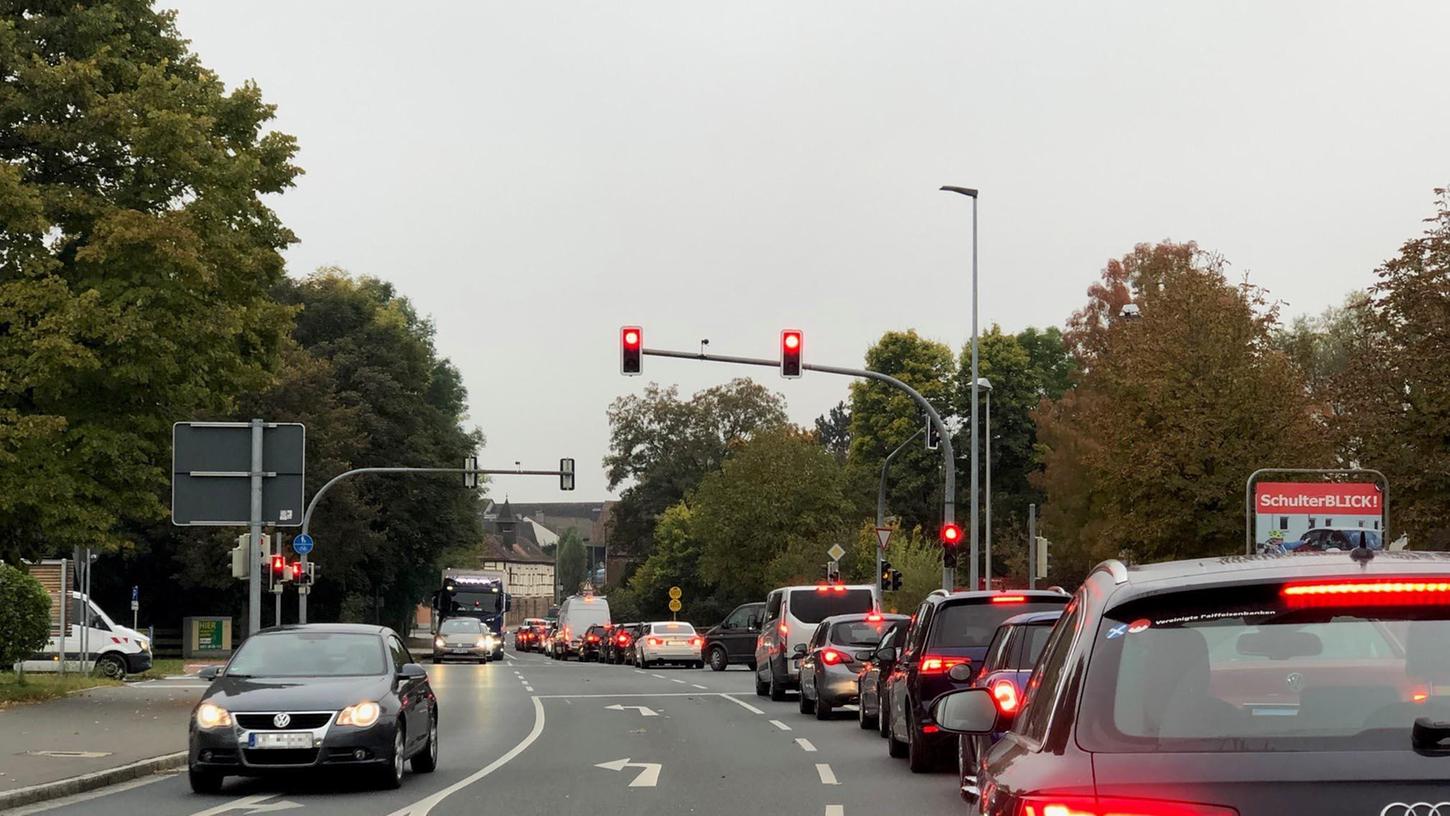 Durch die Engstelle kam es auf der Gräfenberger Straße in Buckenhof vor allem im Berufsverkehr zu Staus. Durch die Engstelle kam es auf der Gräfenberger Straße in Buckenhof vor allem im Berufsverkehr zu Staus.