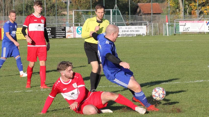 Eine relativ klare Sache: Der TSV 1860 Weißenburg II (am Boden Noah Leitel) setzte sich im Verfolgerduell mit 4:1 gegen den TV Büchenbach durch.