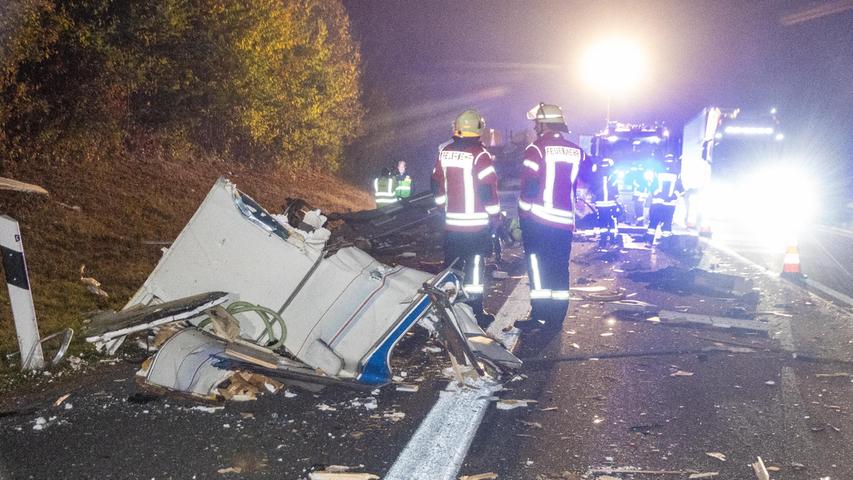 Lastwagen rauscht fast ungebremst in Wohnmobil: Bilder zeigen Ausmaß des "Trümmerfeldes"