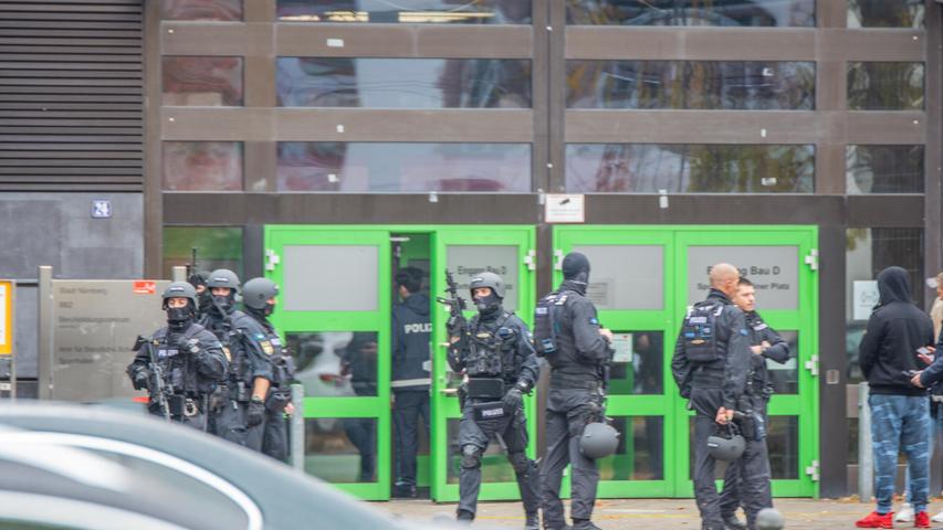 USK-Einsatz an Nürnberger Berufsschule: Tatverdächtiger festgenommen