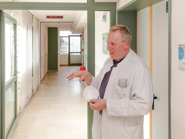 Der Ärztliche Direktor des Höchstadter Kreiskrankenhauses, Martin Grauer, rät eindringlich zur Corona-Impfung. Der Ärztliche Direktor des Höchstadter Kreiskrankenhauses, Martin Grauer, rät eindringlich zur Corona-Impfung.