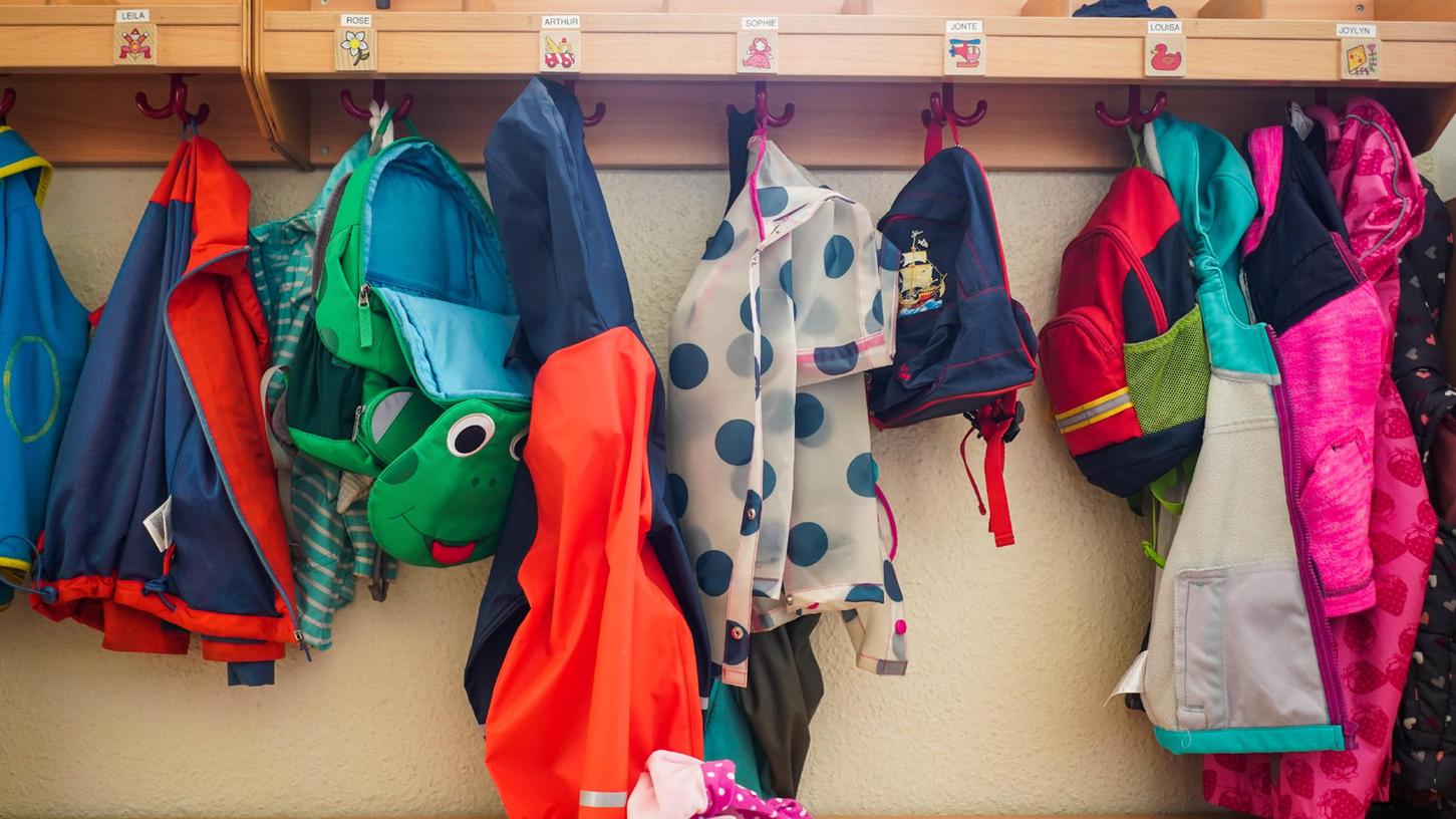 Im Röttenbacher Haus für Kinder waren die Wellen der Empörung hochgeschlagen. Bei einer zunächst nichtöffentlichen Aussprache kamen die Beschwerden zur Sprache. Künftig soll die Kommunikation verbessert werden.
Im Röttenbacher Haus für Kinder waren die Wellen der Empörung hochgeschlagen. Bei einer zunächst nichtöffentlichen Aussprache kamen die Beschwerden zur Sprache. Künftig soll die Kommunikation verbessert werden.