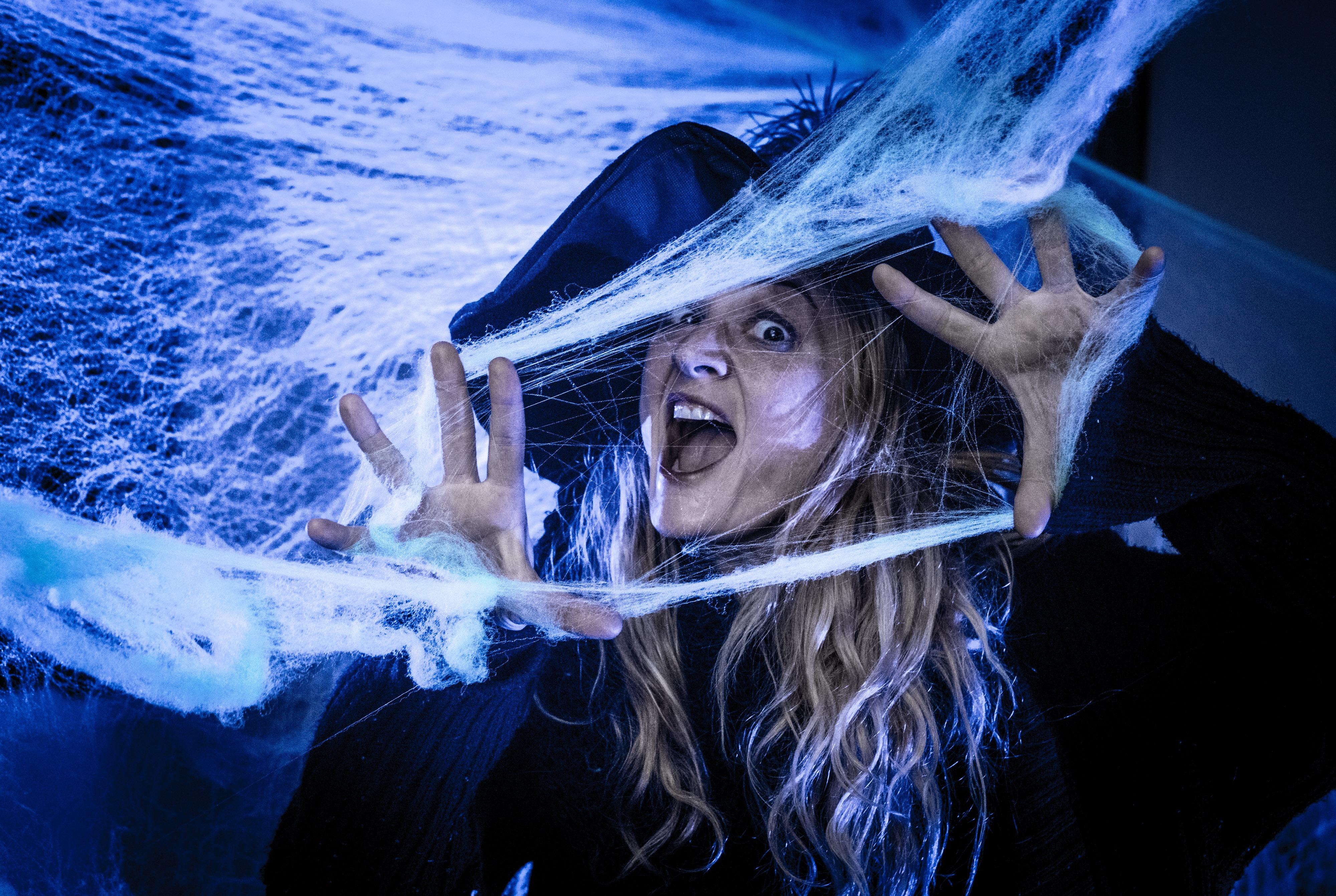 Schaurige Halloween-Attraktionen für Familien hat der Freizeitpark Schloss Thurn Samstag und Sonntag im Angebot. Jeweils von 11 bis 18 Uhr warten auf die Gäste gruselige Überraschungen. Weitere Infos zum Programm erhalten Sie hier. 