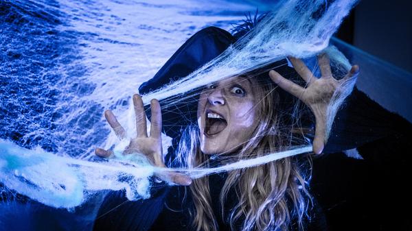 Schaurige Halloween-Attraktionen für Familien hat der Freizeitpark Schloss Thurn Samstag und Sonntag im Angebot. Jeweils von 11 bis 18 Uhr warten auf die Gäste gruselige Überraschungen. Weitere Infos zum Programm erhalten Sie hier.