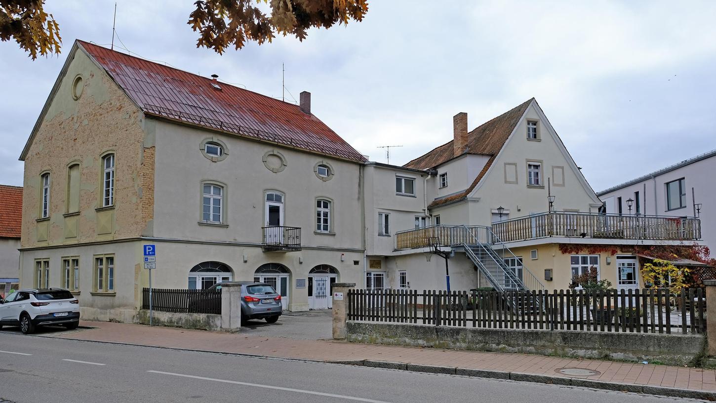 Die Grünen wollen ein Mehrgenerationenhaus und könnten sich vorstellen, ein solches im ehemaligen Gasthof Zum Kronprinzen einzurichten, wo es gemeinsam mit dem dort bereits ansässigen Jugendzentrum und eventuell auch der vhs betrieben werden könnte. Die Mehrheit im Hauptausschuss des Stadtrates wollte aber nicht einmal einem Prüfauftrag für städtische Gebäude zustimmen.