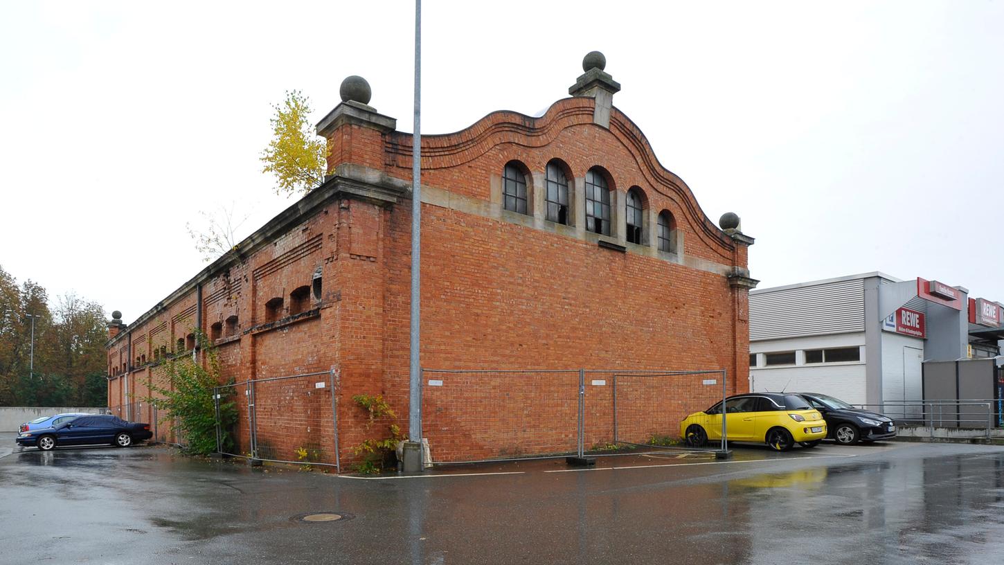 Das denkmalgeschützte, ehemalige Baumwollmagazin der Alten Spinnerei in der Bayreuther Straße wird saniert.
