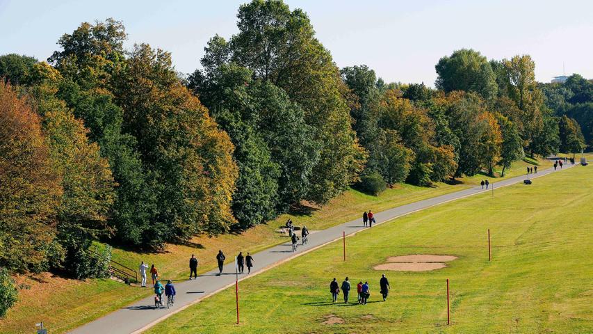 Nürnberg  , am 10.10.2021
Ressort: Lokales  Foto: Michael Matejka
Stadtpark, Wetter / Herbst
Blickpunktseite Herbstimpressionen
Serie:1 Bild von 22