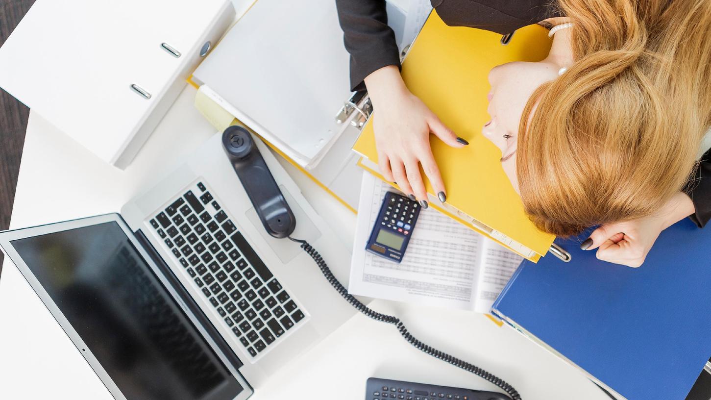 Die Gründe für eine Abmahnung am Arbeitsplatz können vielfältig sein.
Die Gründe für eine Abmahnung am Arbeitsplatz können vielfältig sein.