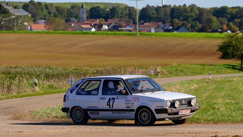 Vater und Sohn verpassten knapp das Podium: Die Thalmannsfelder Lokalmatadoren Martin und René Ehrngruber wurden Vierter mit ihrem VW Golf.