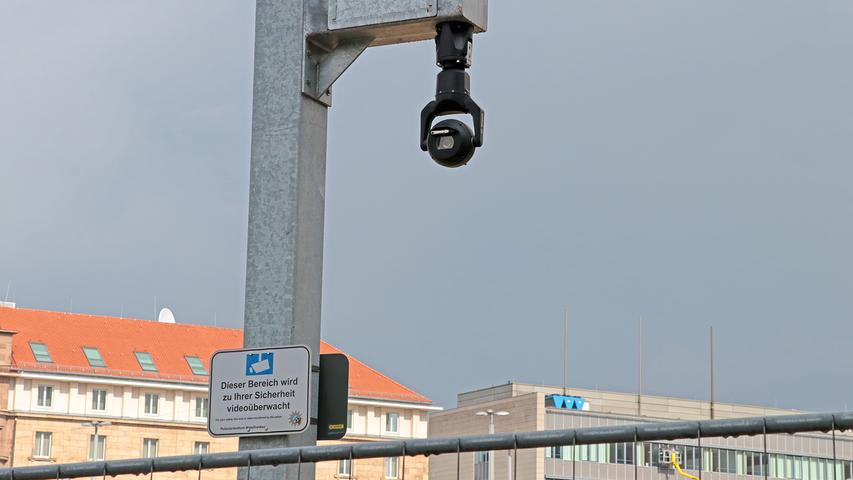 Kameras halten das Geschehen am Bahnhofsvorplatz fest. Im Prozess gegen Andi K. sind die Aufnahmen der Kameras ein Beweis für seine Tat. 