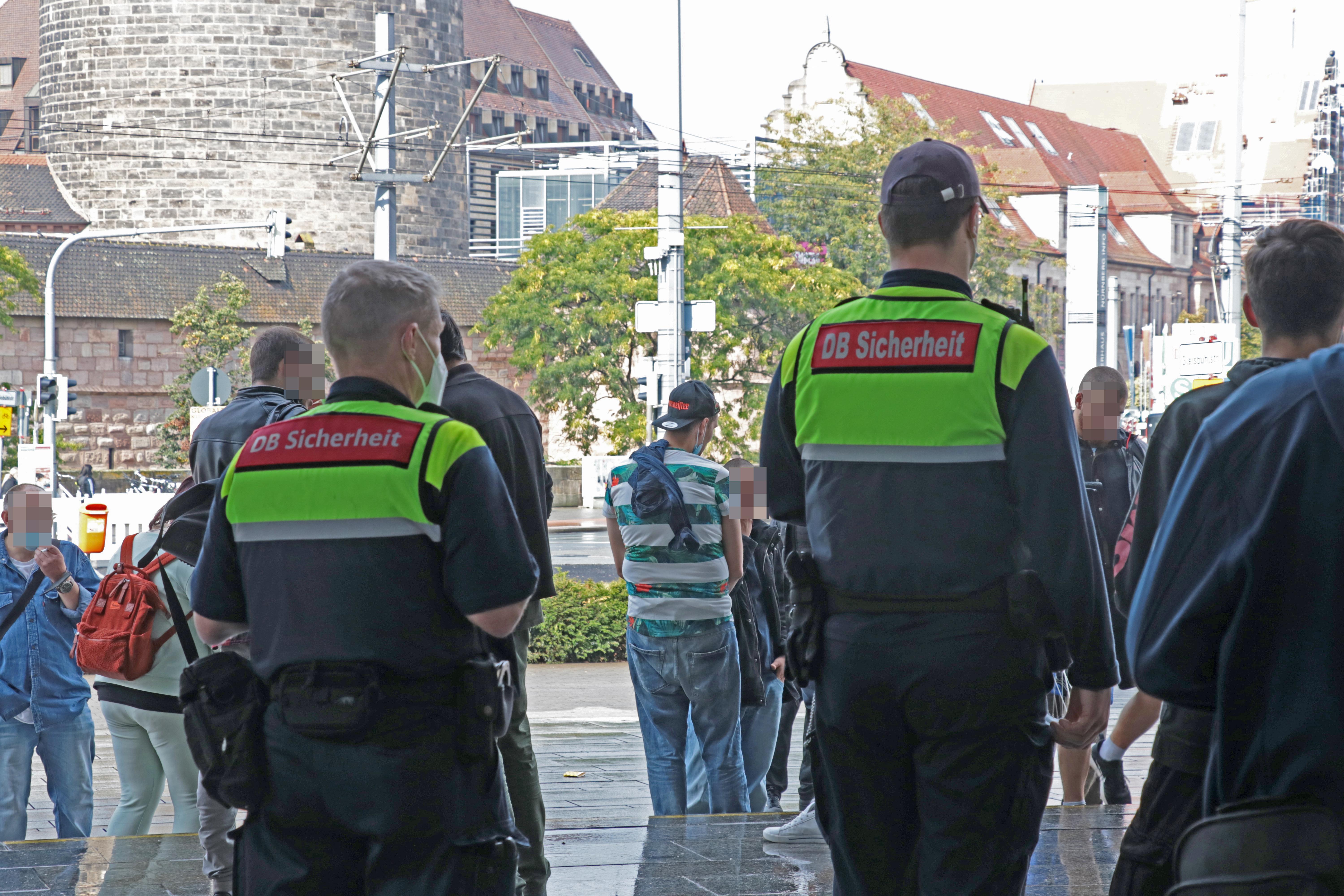 Kontrollen am Bahnhof