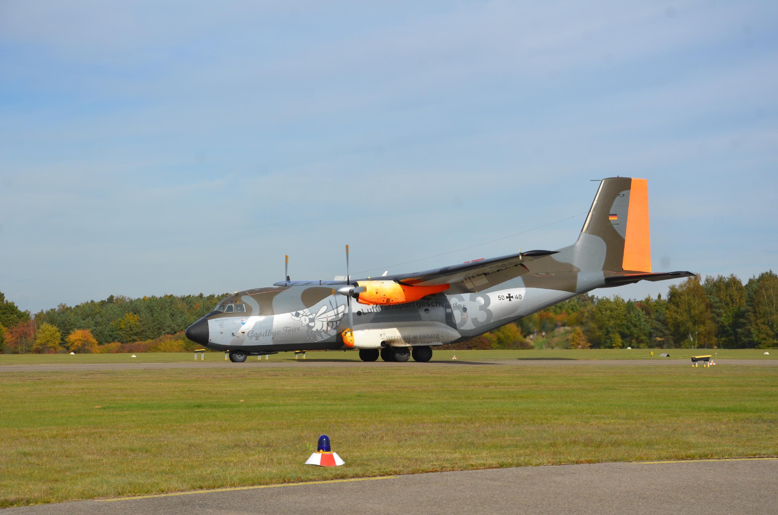 „Es wird ein sportliches Manöver für die Piloten werden“, prognostizierte Kasernenkommandant Stefan Ballack Schließlich sei das Flugfeld dort sehr kurz für ein solches Flugzeug.