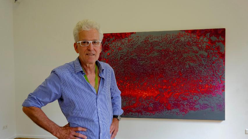 Günter Paule, hier vor seinem preisgekrönten Werk in der NN-Kunstpreis-Ausstellung 2017, ist das letzte verbliebene "Urgestein" der Ateliergemeinschaft, der 1980 zu den Mitbegründern gehörte. 