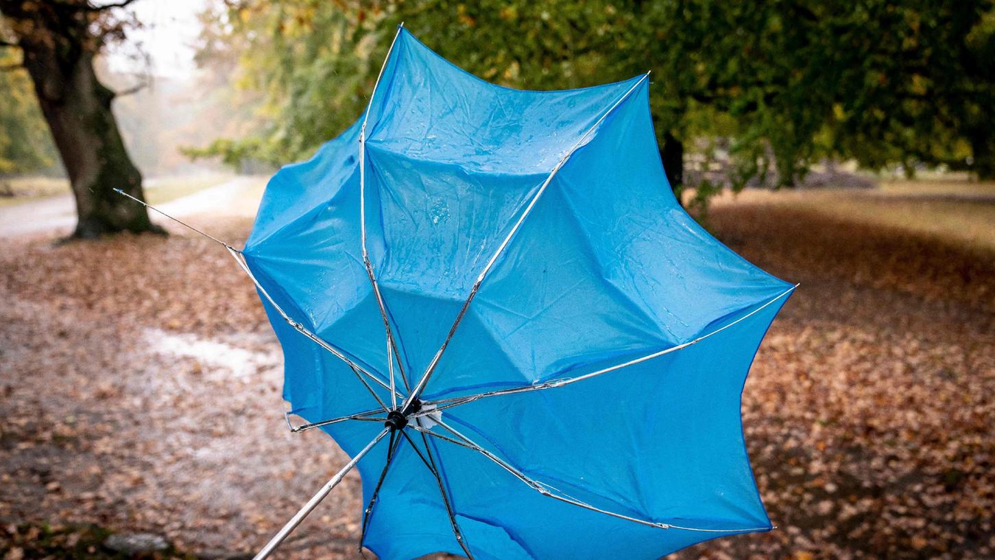 Am Donnerstag warnt der deutsche Wetterdienst vor schweren Sturmböen.
Am Donnerstag warnt der deutsche Wetterdienst vor schweren Sturmböen.