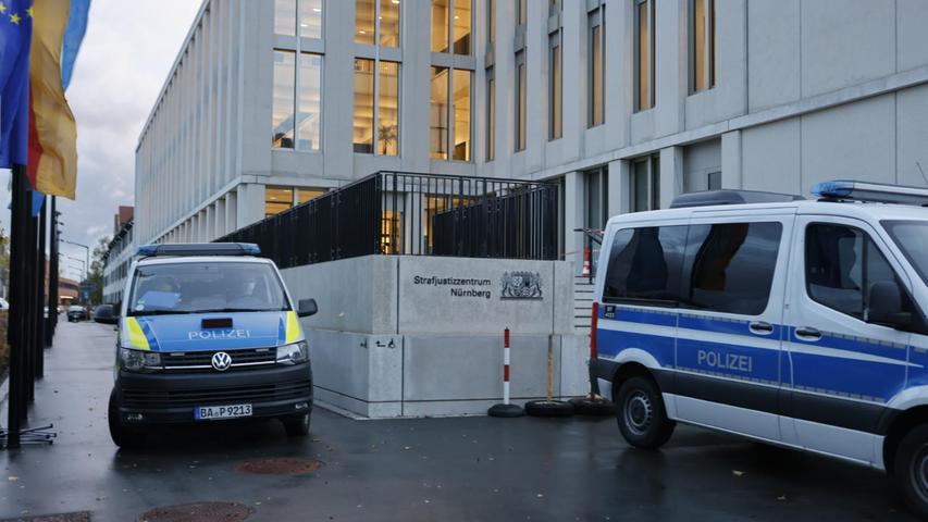 Im Strafjustizzentrum an der Bärenschanzstraße in Nürnberg tagt das Amtsgericht Neustadt a.d. Aisch. Der Prozess wurde aufgrund der Größe des Saals und den besseren Sicherheitsvorkehrungen nach Nürnberg verlegt.